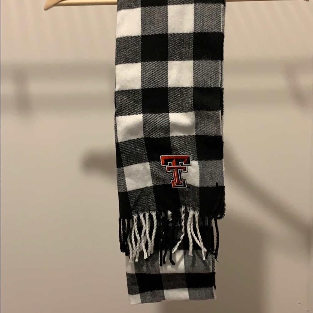 NWOT NEVER WORN wool Texas Tech scarf